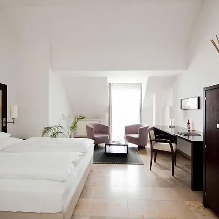 Burns Art 4* Düsseldorf