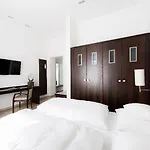Hotel Burns Art 4*