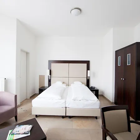 Burns Art Hotel 4*