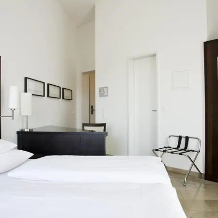 Burns Art Hotel