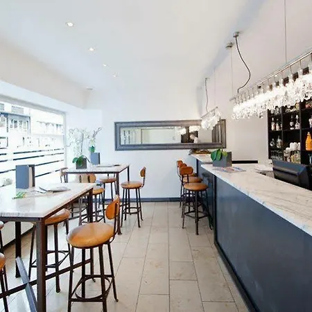 Burns Art Hotel 4*