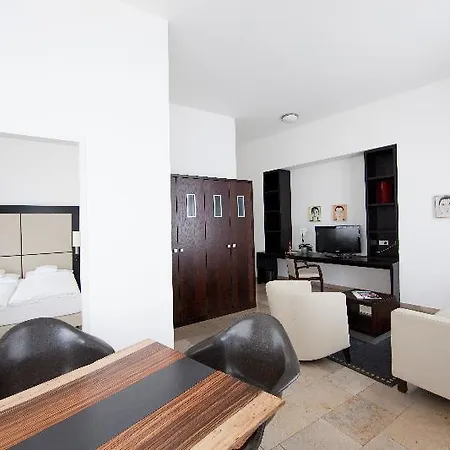 Burns Art Hotel 4*