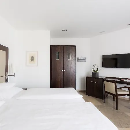 Otel Burns Art 4*